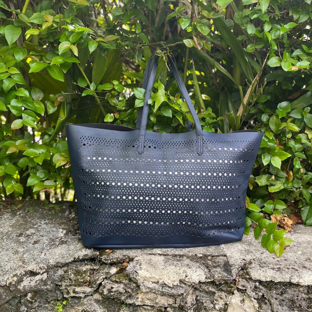 Saks Fifth Avenue Navy Blue Tote (NWOT)